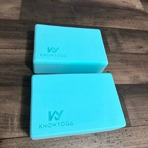 2 Yoga blocks